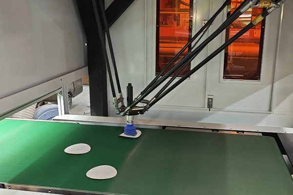 砂紙自動拾料 砂紙模切中使用激光模切機的優(yōu)勢分析(圖2)